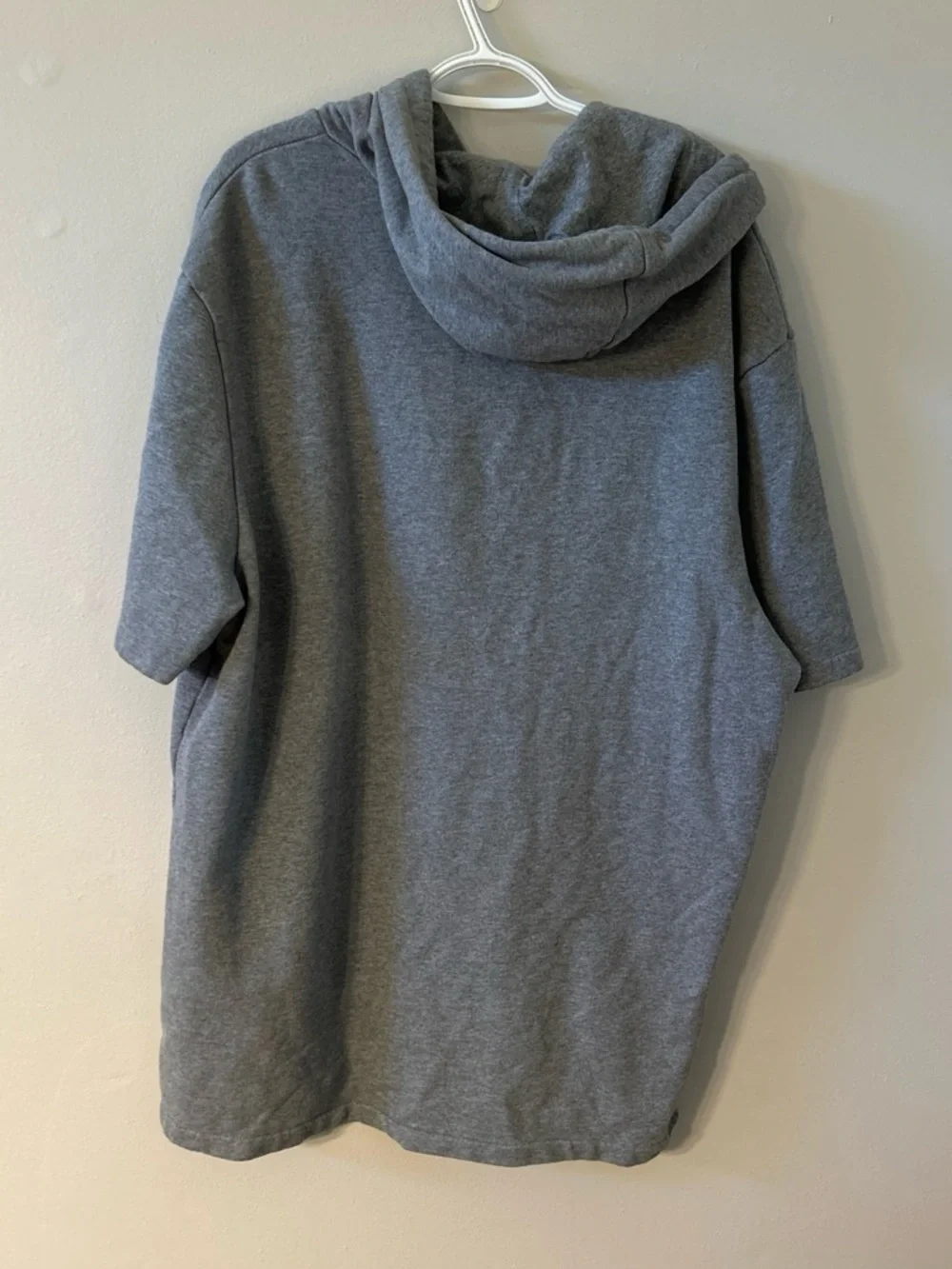 Gray Short-Sleeve Hooded Knit Pullover